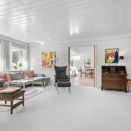 4 Bedroom Gorgeous In Varde